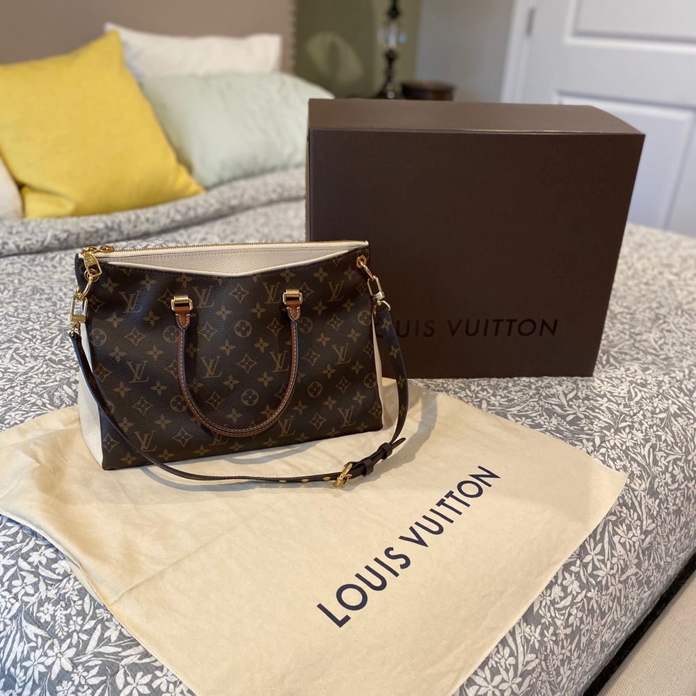 Authentic Louis Vuitton Handbag w/ Shoulder Strap